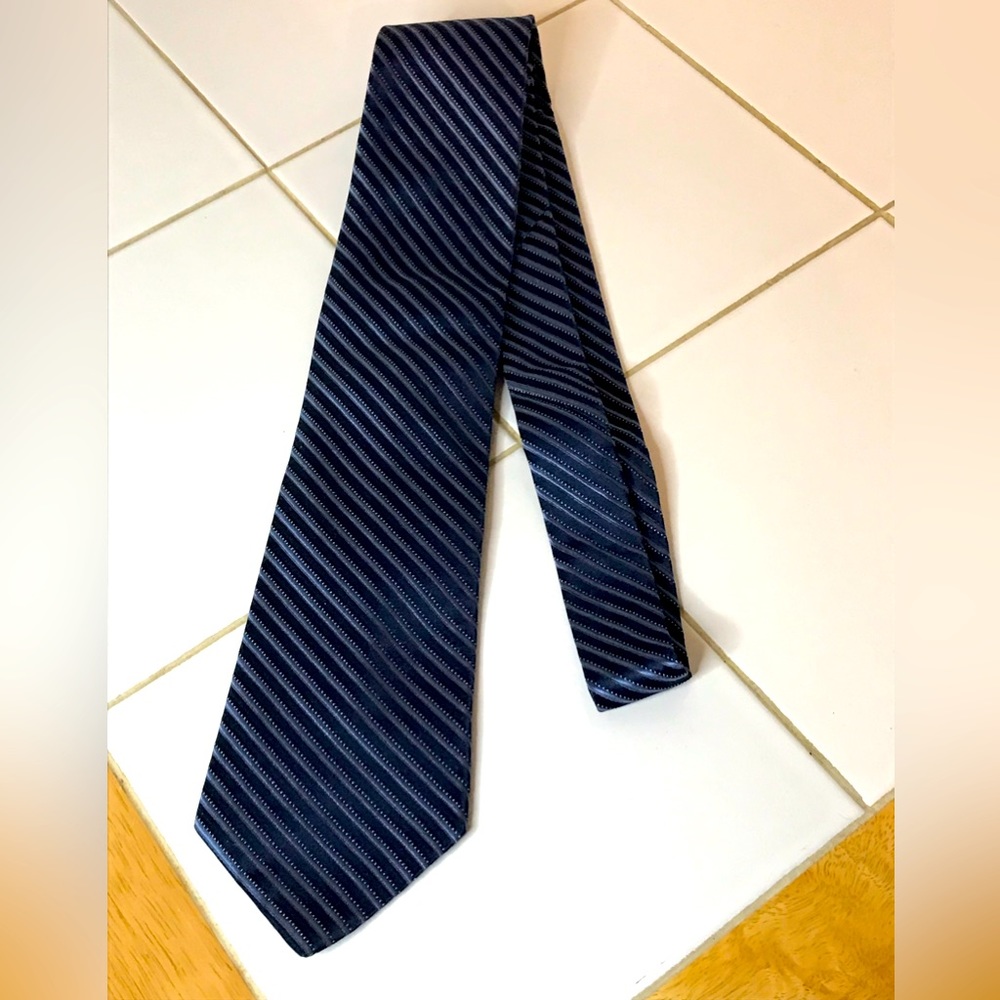 Diagonal pattern blue DKNY tie